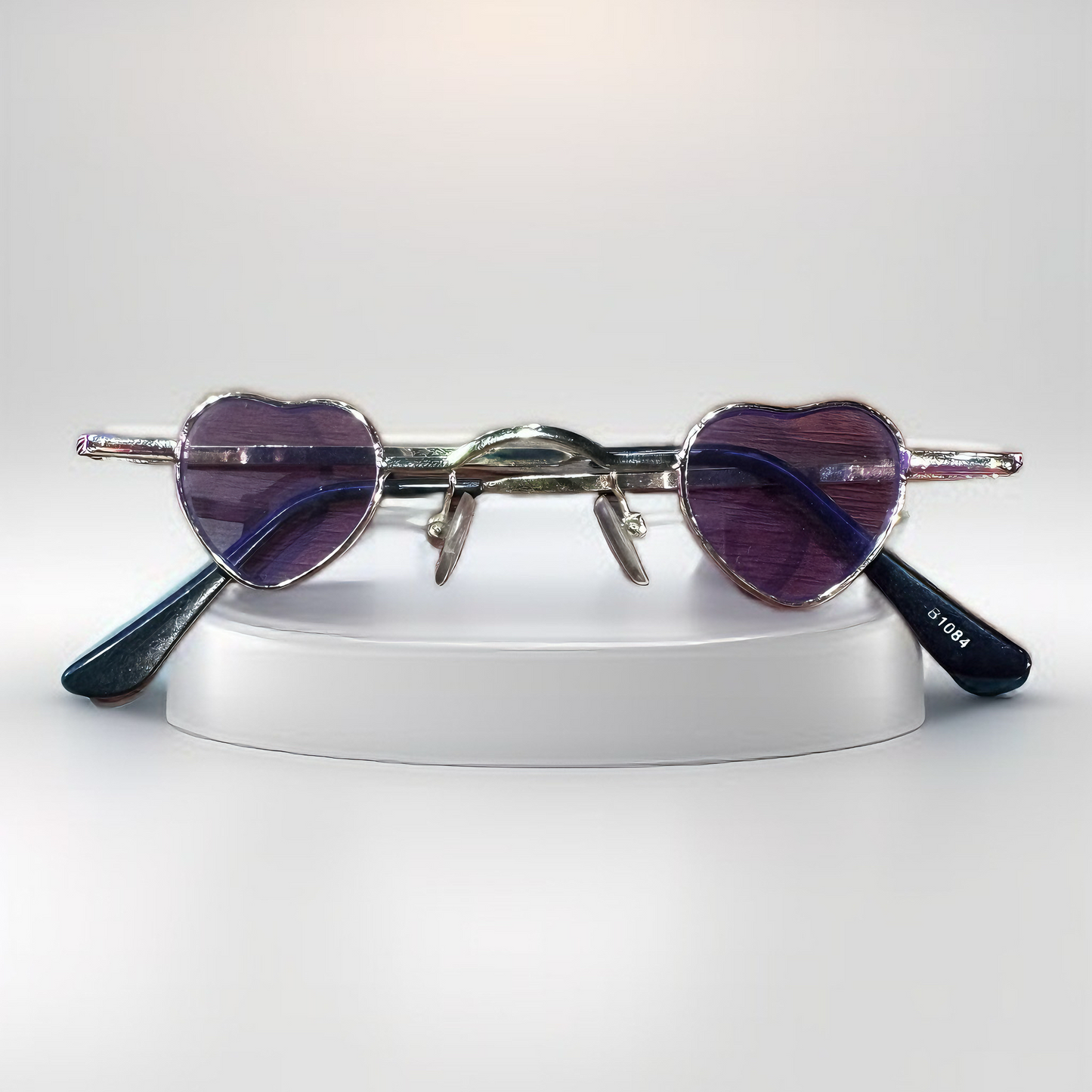 Eyeglass